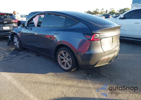 2023 Tesla Model Y Awd/Long Range Dual Motor All-Wheel Drive z USA, uszkodzony, nr VIN 7SAYGDEE1PA061587